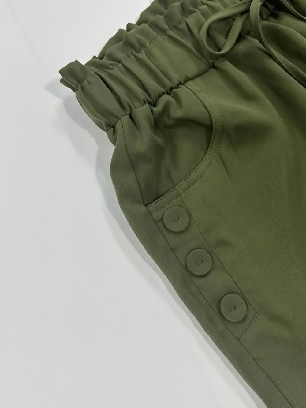 Women's Solid Button Pocket Cargo Fitted Shorts, Casual Elastic Waist Shorts for Summer